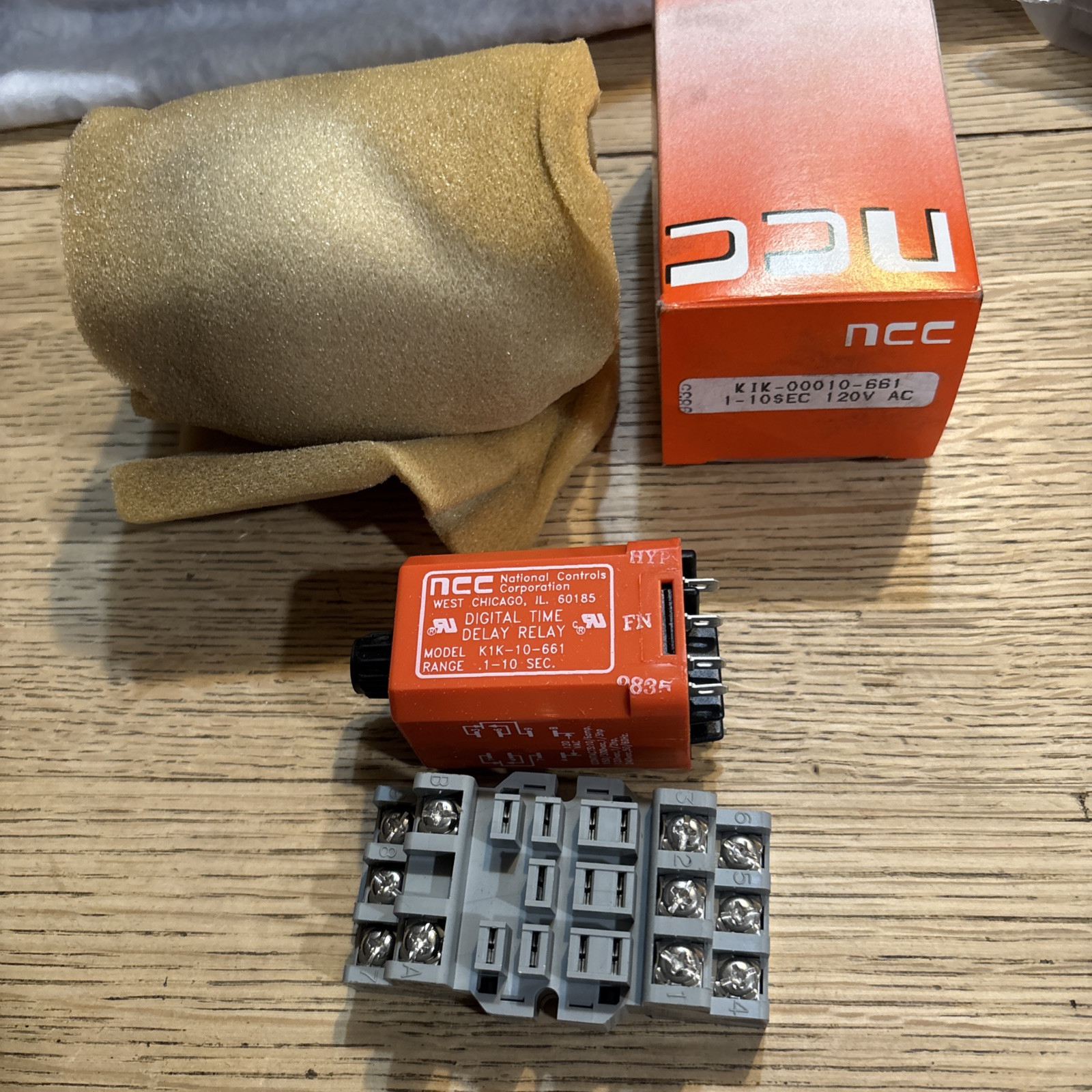 NCC  K1K-10-661 Digital Time Delay Relay RANGE .1-10 SEC with relay socket new