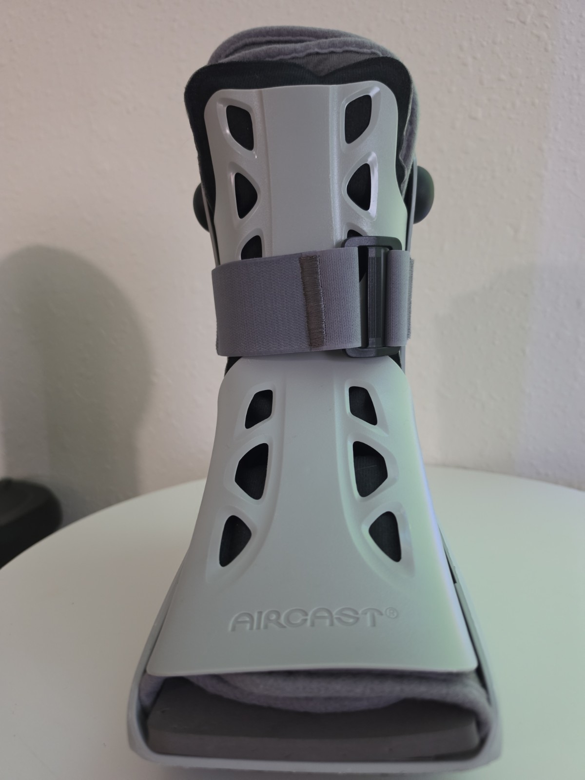 Aircast AirSelect. Size M. Boot Gray Left Or Right.