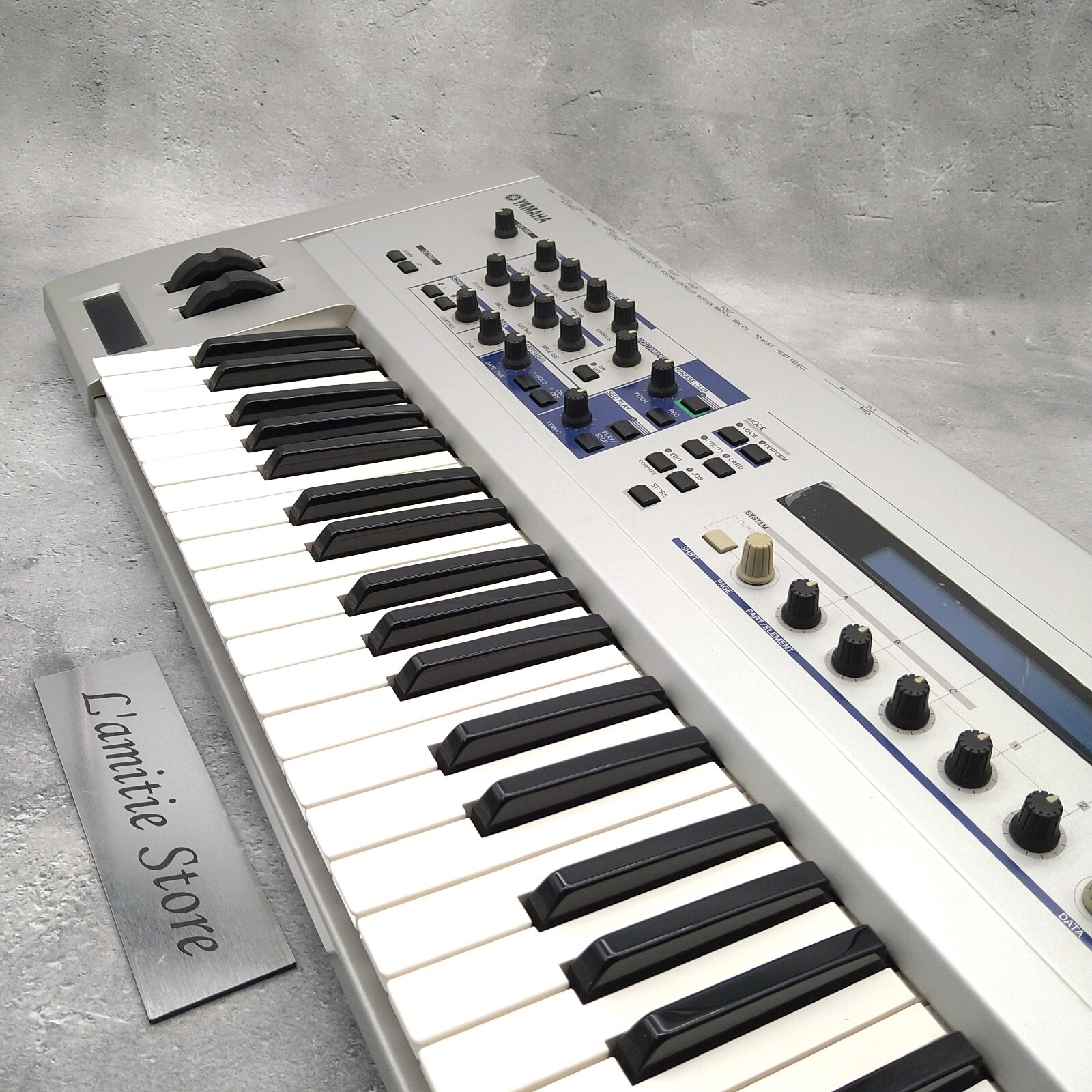 Yamaha CS-6X CS6X Digital Keyboard Synthesizer Japan Musical Instrument Silver
