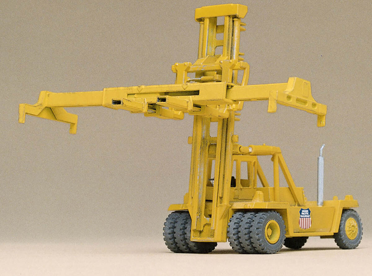 Walthers Cornerstone HO Scale Intermodal Vehicle Kit Kalmar Container Crane