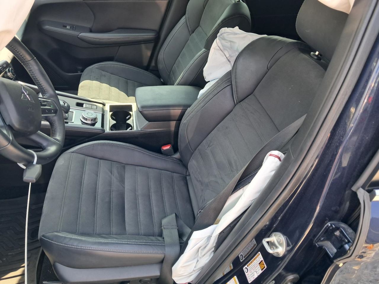OUTLANDER 2023 Glove Box 4776795