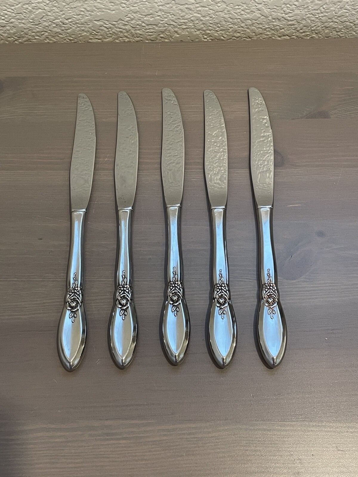 5 Oneida Community Stainless SPRING ROSE Dinner Knives 9”