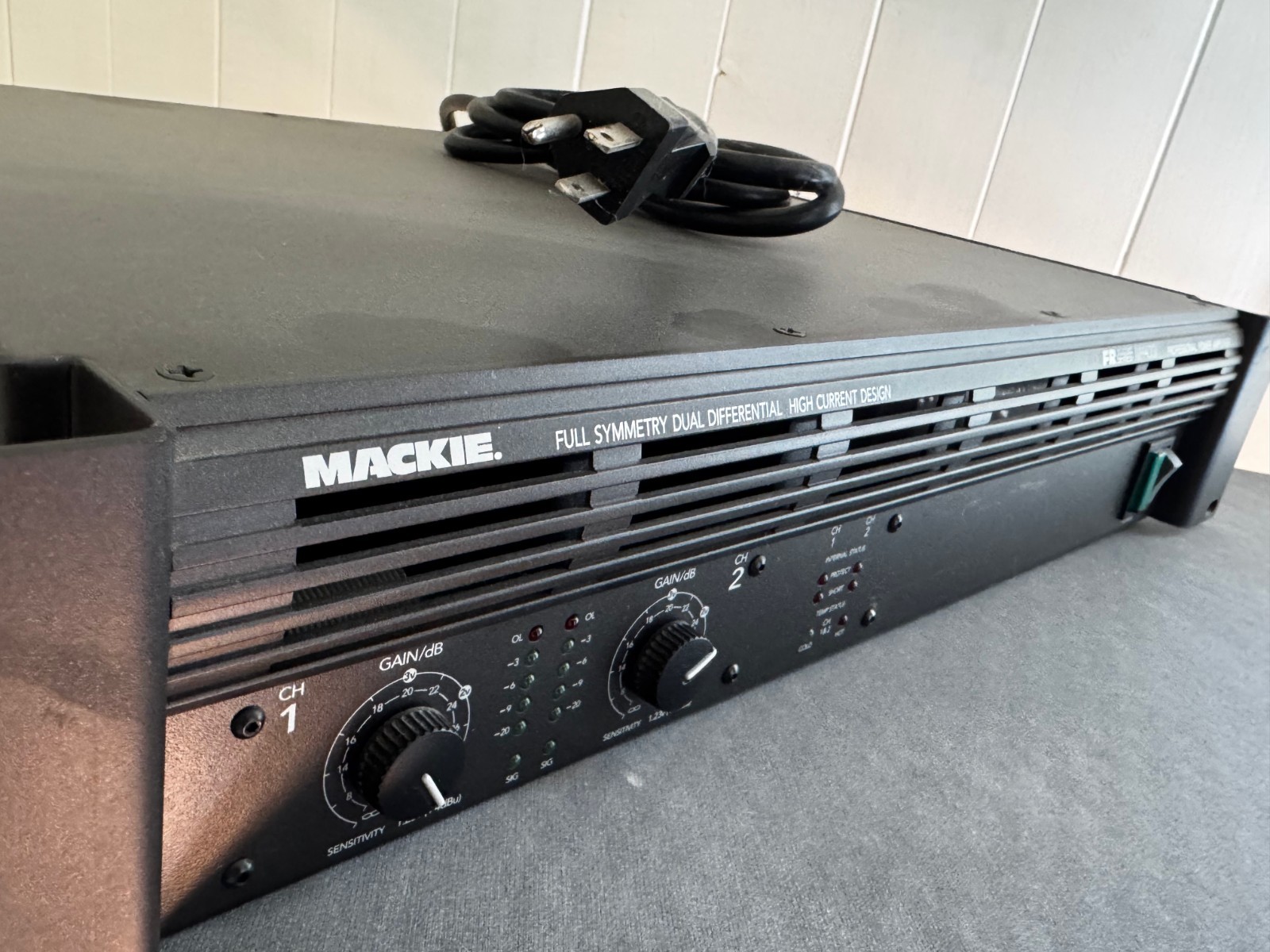 Mackie FR Series M1400i Professional 2-Channel Power Amplifier Rack Mount