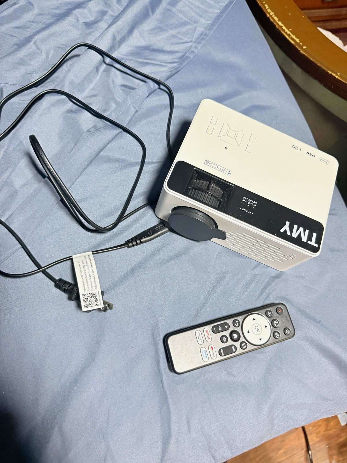 TMY V08 LCD 1080p 16:9 9500 Lumens Projector w/ Remote, Speakers White Netflix