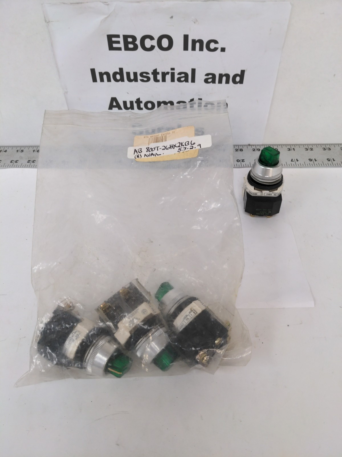 ALLEN BRADLEY ILLUMINATED SELECTOR SWITCH 800T-26HX2KB6, SER. T, 20V, 50/60HZ