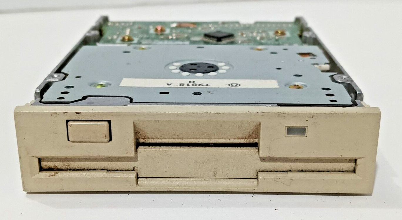 TEAC 3.5 Floppy Drive Internal FD 235HF, P/N 193077A2-91 Biege Bezel, PARTS ONLY