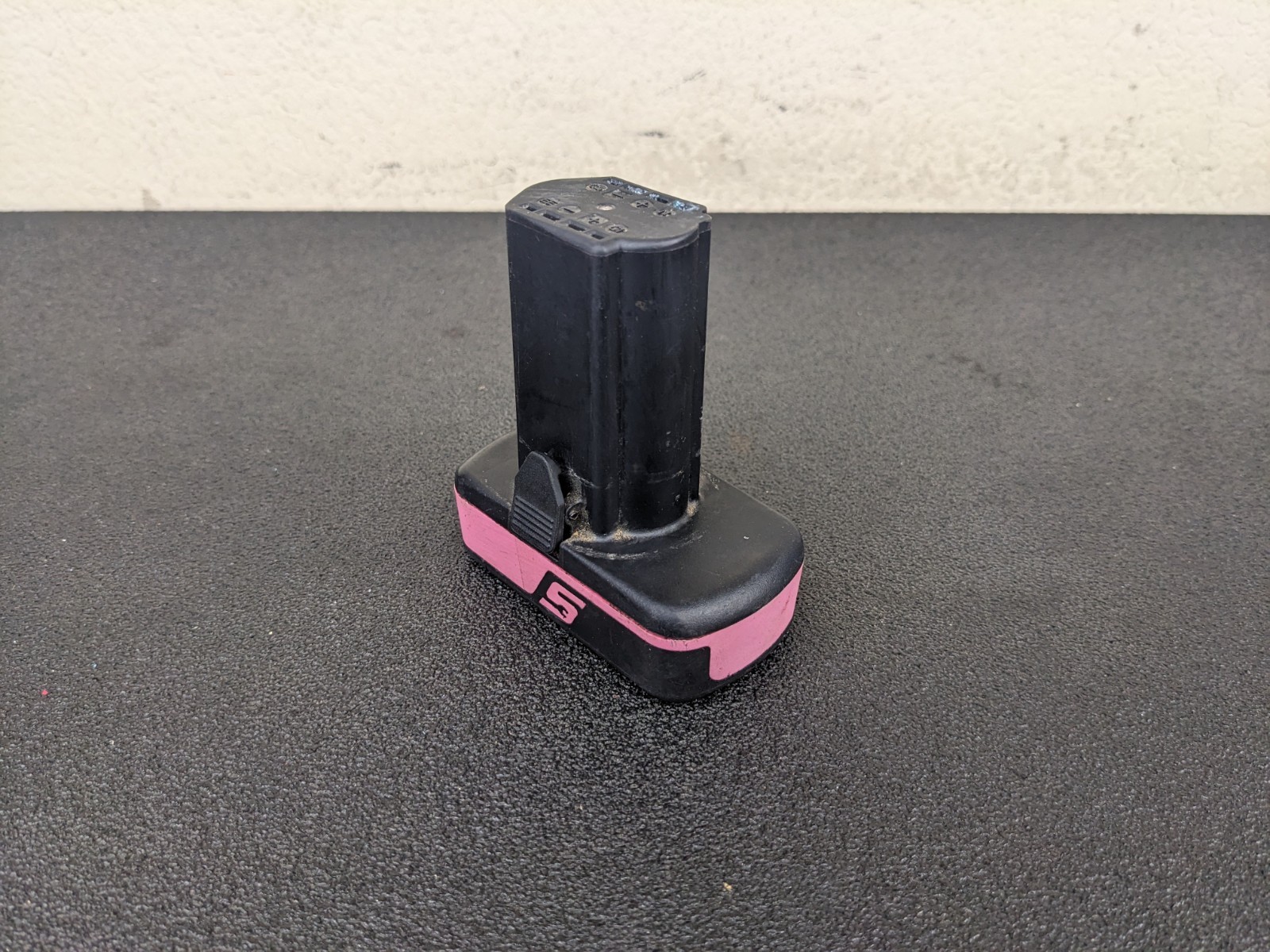 #bn468 Snap On   PINK  CTB8172 14.4 v li-ion Battery