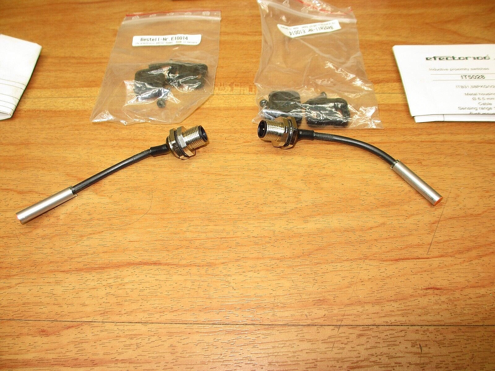 IFM IT5028 (LOT OF 2) *NEW* Proximity Switch Sensor Efector