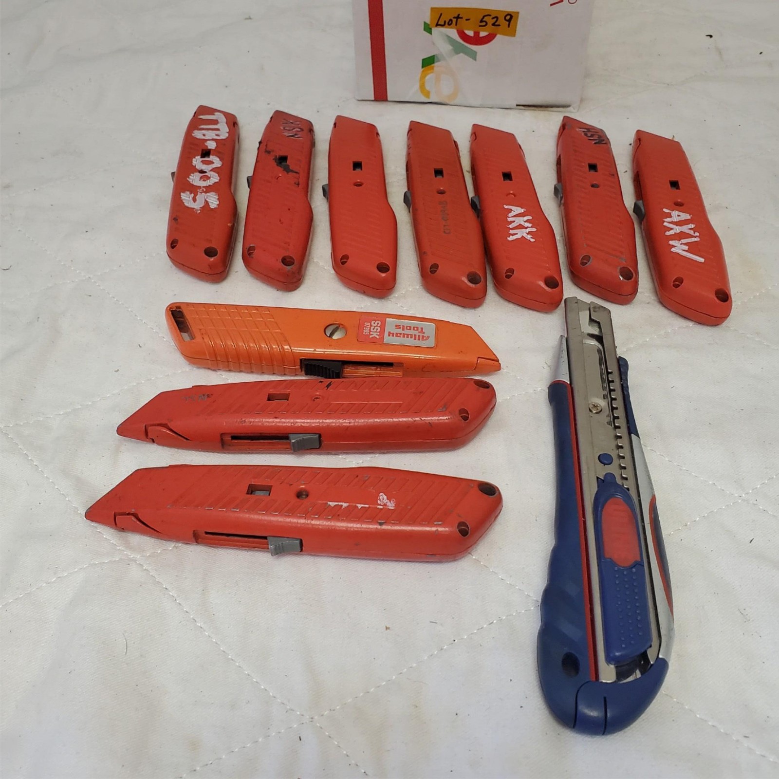 Lot of 11 Wiss Wk8v Retractable Utility Knife With 3 Blades Carde LOT-529