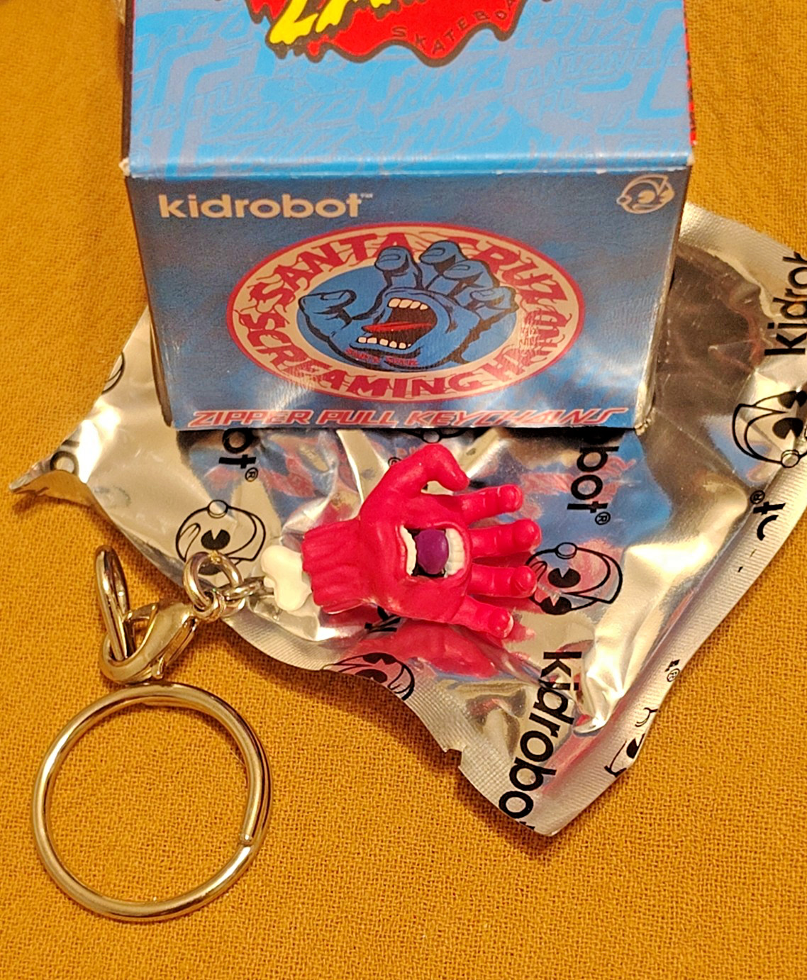 Santa Cruz Screaming Hand kid robot RARE PINK Keychain/zipperpull A23