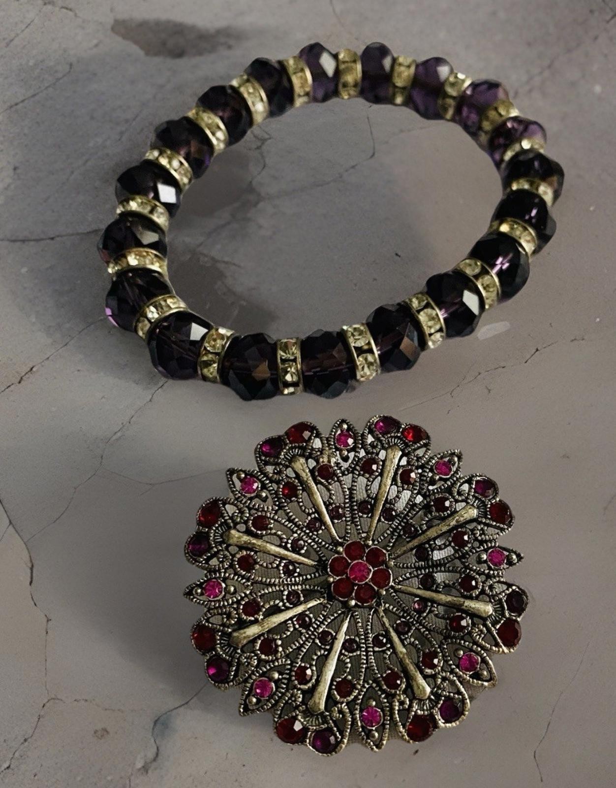 VTG Purple Rhinestone Brooch & Purple Bead Stretch Bracelet Set Silver Tone