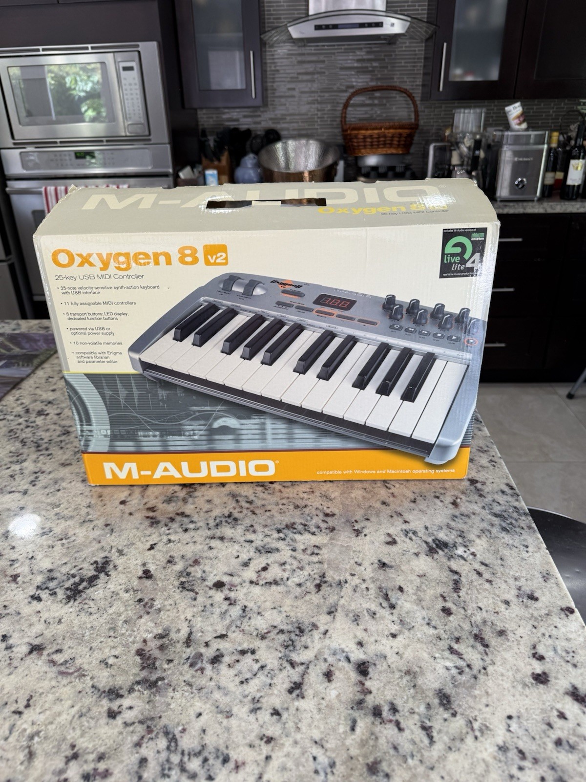 M-Audio Oxygen 8 v2 25-Key USB MIDI Keyboard Controller, LED Display