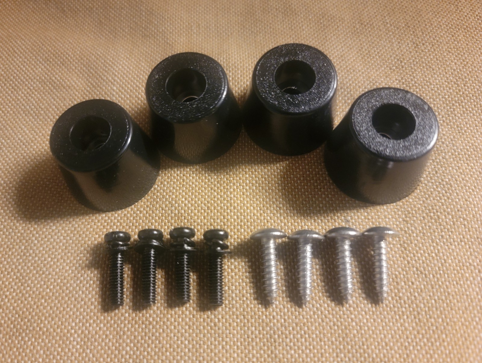 (4) Rubber Feet W/Screws Parts/McIntosh Stereo Tuners / MR-73 MR-74 MR-77 MR-78