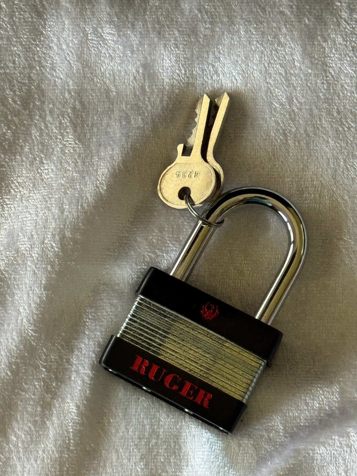 F64 - Ruger Factory Keyed Gun Lock 1.5" Shackle Original Firearm Safety Lock