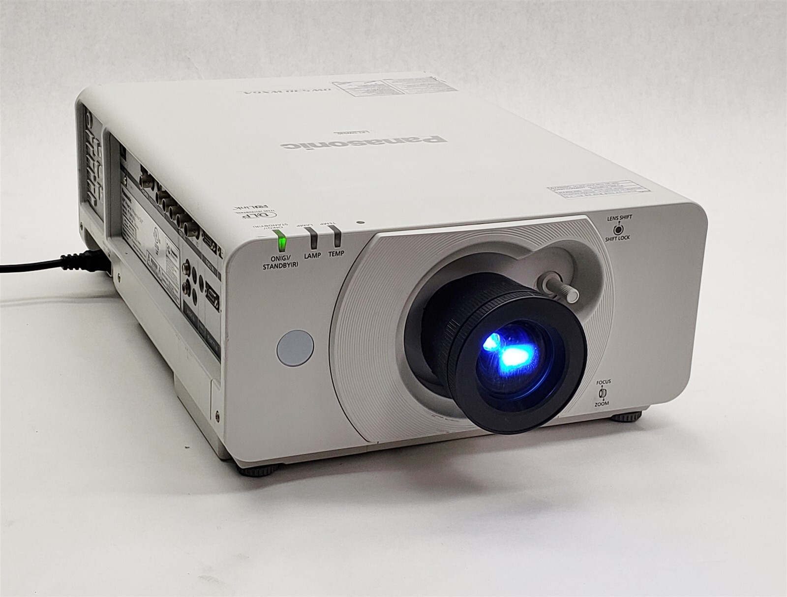 Panasonic PT-DW530U DW530 DLP HDMI 4000-Lumens 1280X800 WXGA Projector 2500hrs