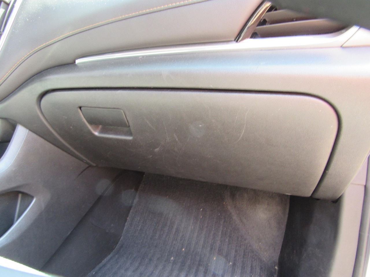 TRAVERSE  2020 Glove Box 1057194