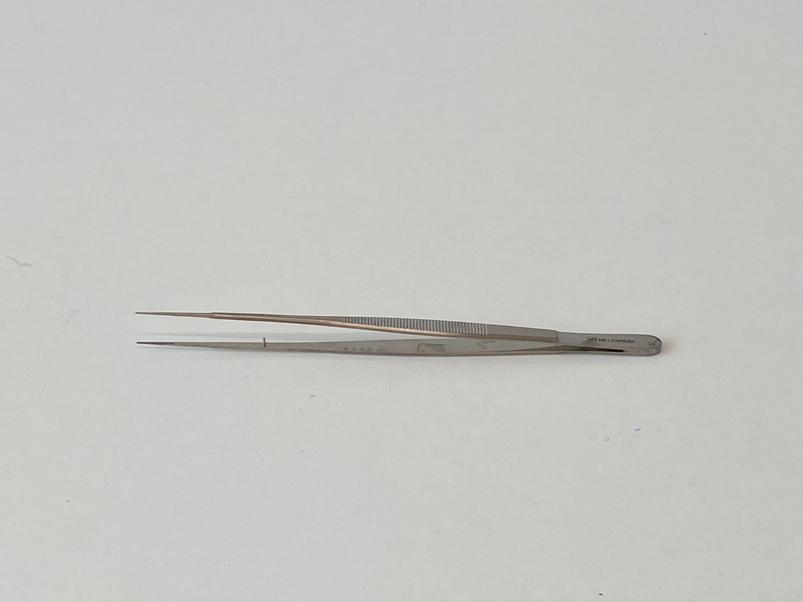 L35:  Millennium 13-351902 Tissue Forceps