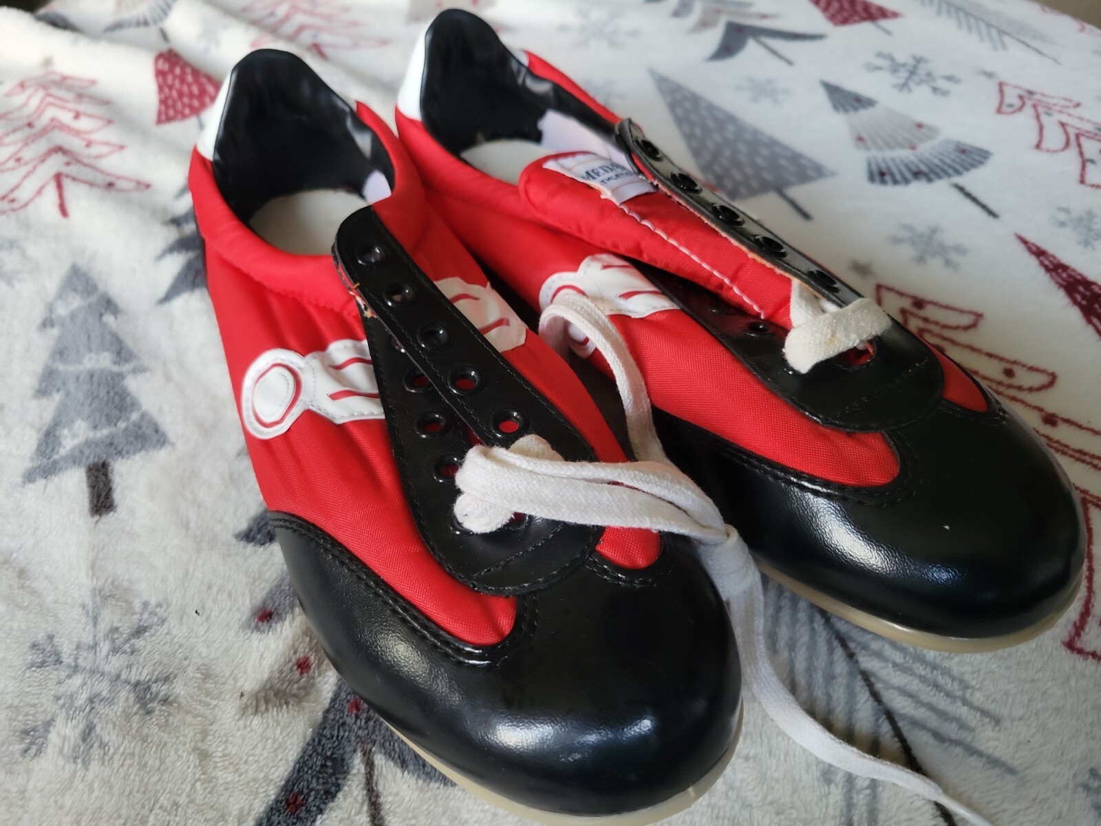 VTG  men's MEDALIST RED & BLACK SOCCER CLEATS 70'S 80'S BRAND NEW VERY RARE sz 7