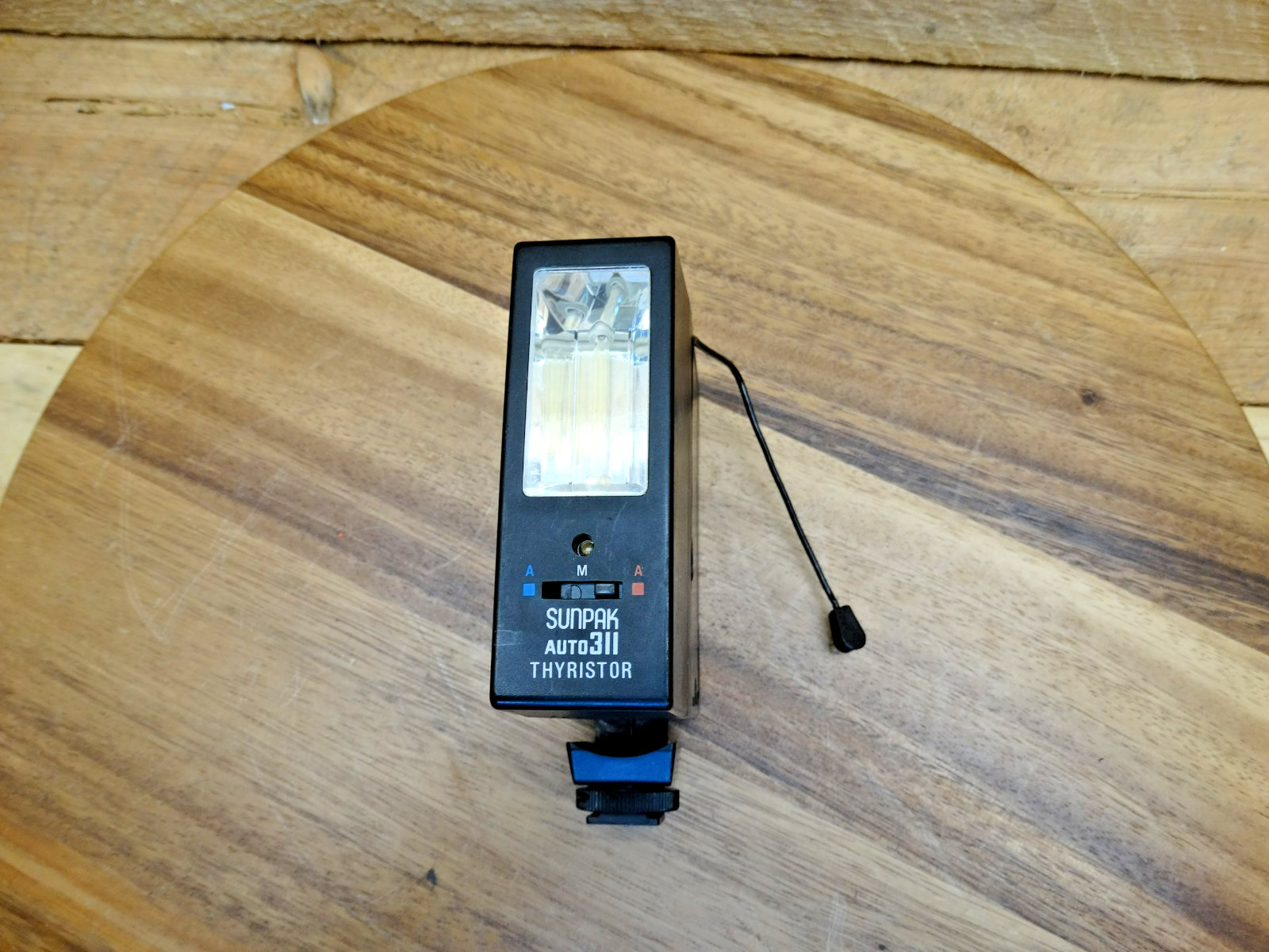 Sunpak Auto 311 Thyristor Strobe Flash, Hot Shoe with Built-in Cord