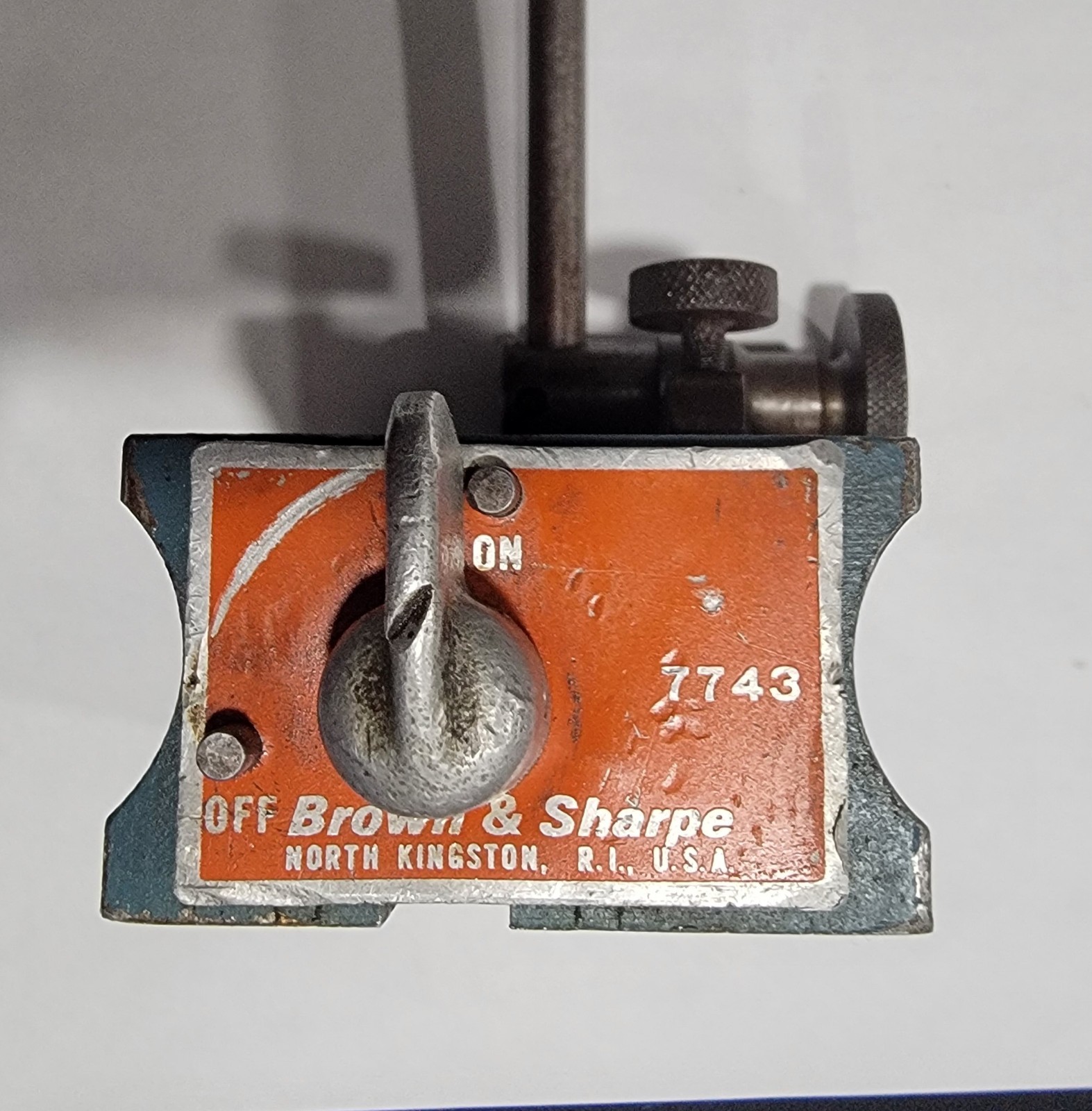 Brown & Sharpe 7743 Magnetic Base Dial Indicator Holder