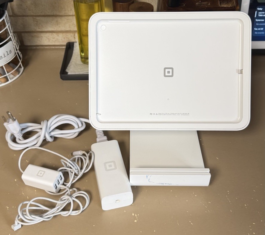 (UNTESTED) Square POS Stand/Dock Terminal Base Model S089 does have power