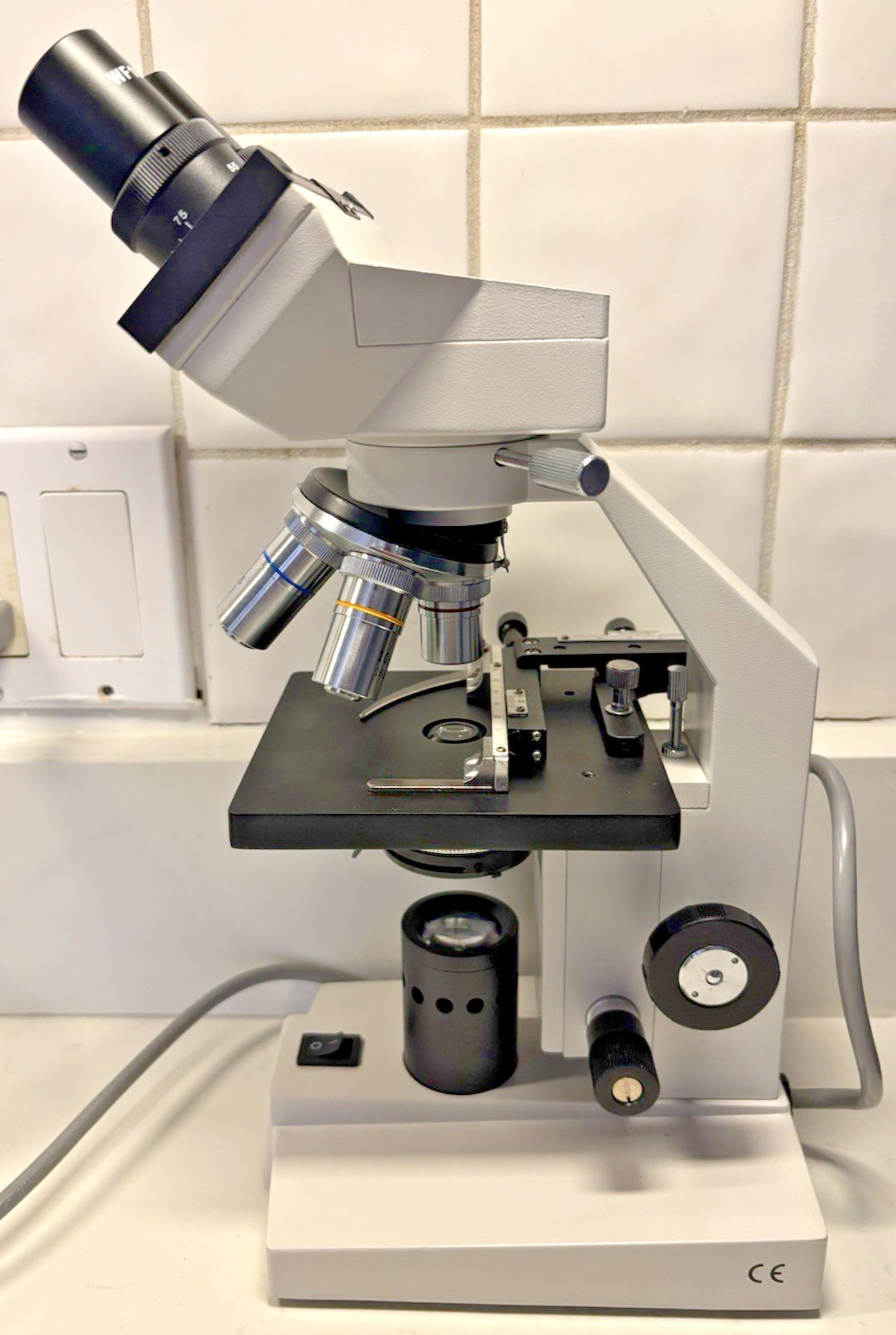 AmScope B100 Series Binocular Microscope 40x-1000x White -Super Clean
