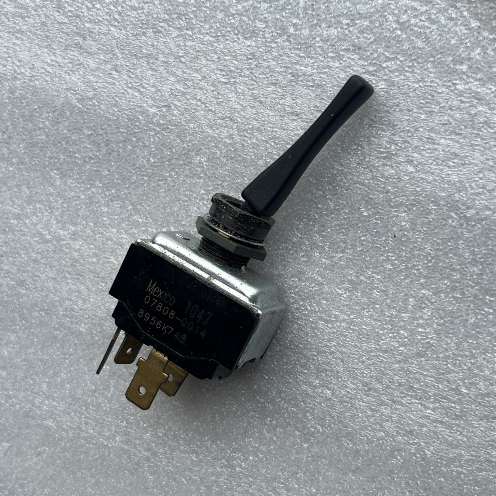 NOS Eaton Heavy Duty Toggle Switch 8956K745 07808-0014 Vehicle Control