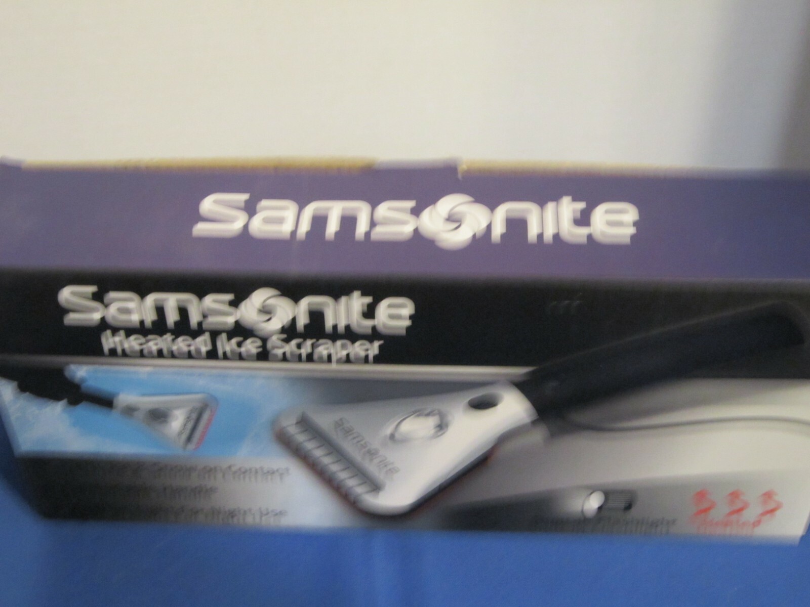 Samsonite Heated Ice Scraper With Light Non-Slip Extendable Handle 15' Cord Open