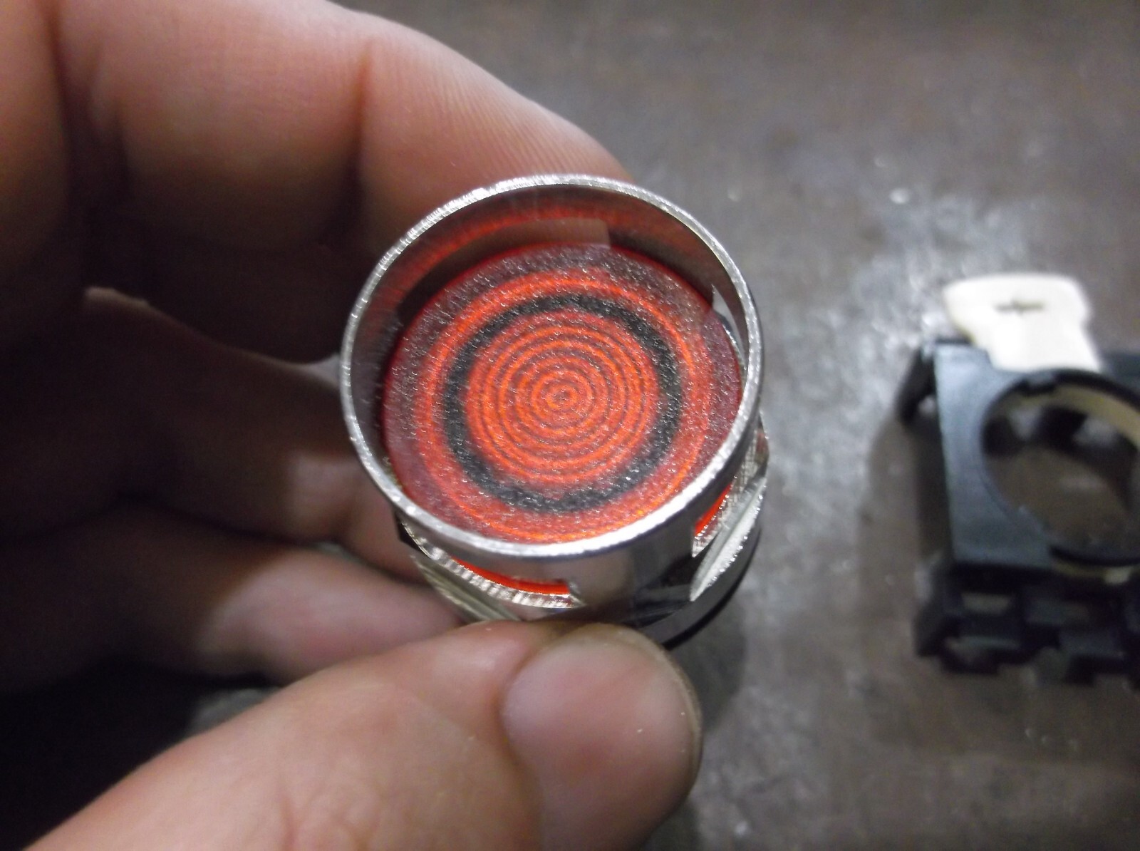 NIB CUTLER HAMMER E22TX2 ILLUMINATED PUSHBUTTON RED (180-2)