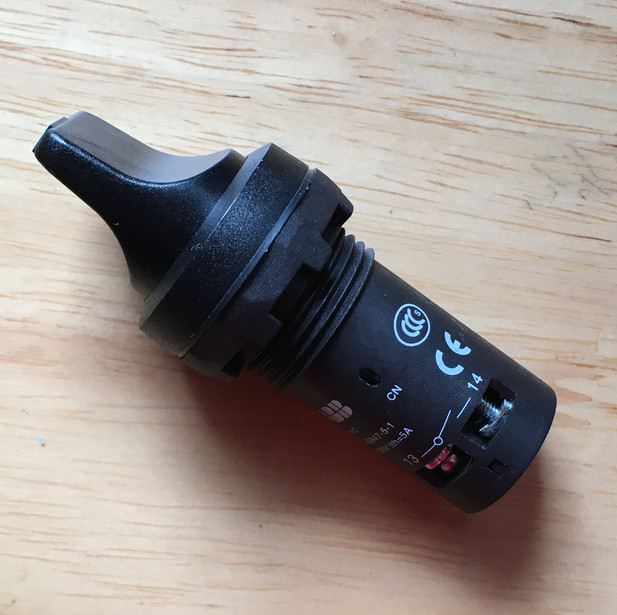 1PCS ABB PUSHBUTTON SWITCH C3SS2-10B-20 ,BLACK,2NO -NEW FREE SHIP *TT