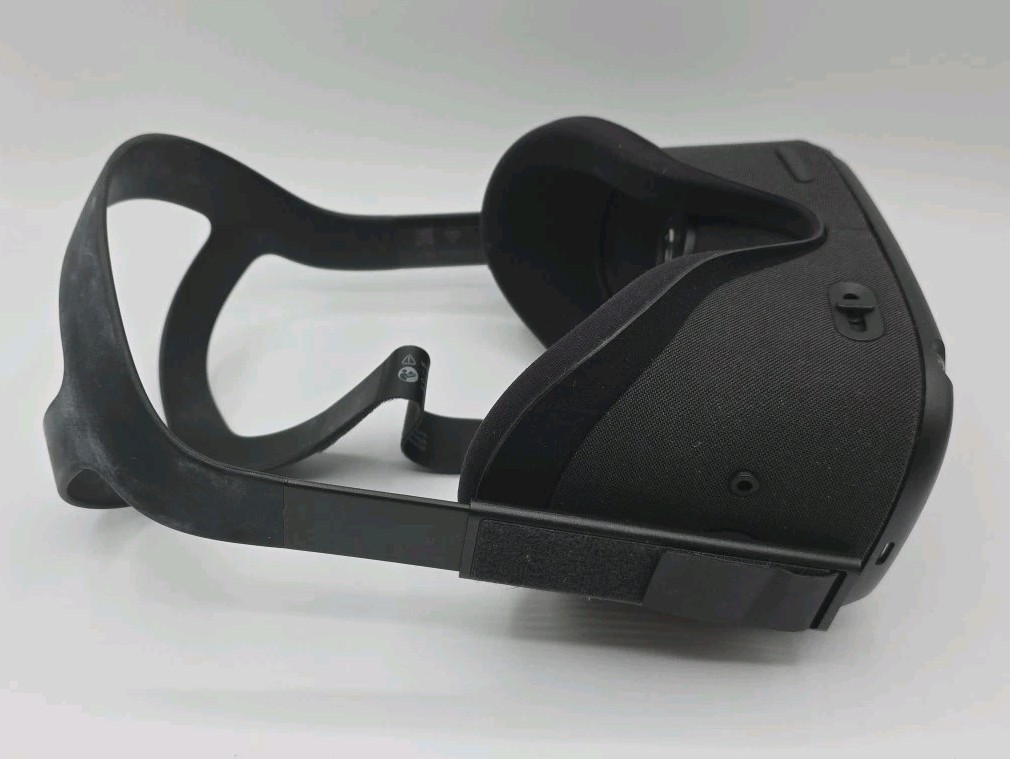 Bundle - Meta Oculus Quest 1 VR Headset + Lenovo Oculus Rift S w/ Controllers