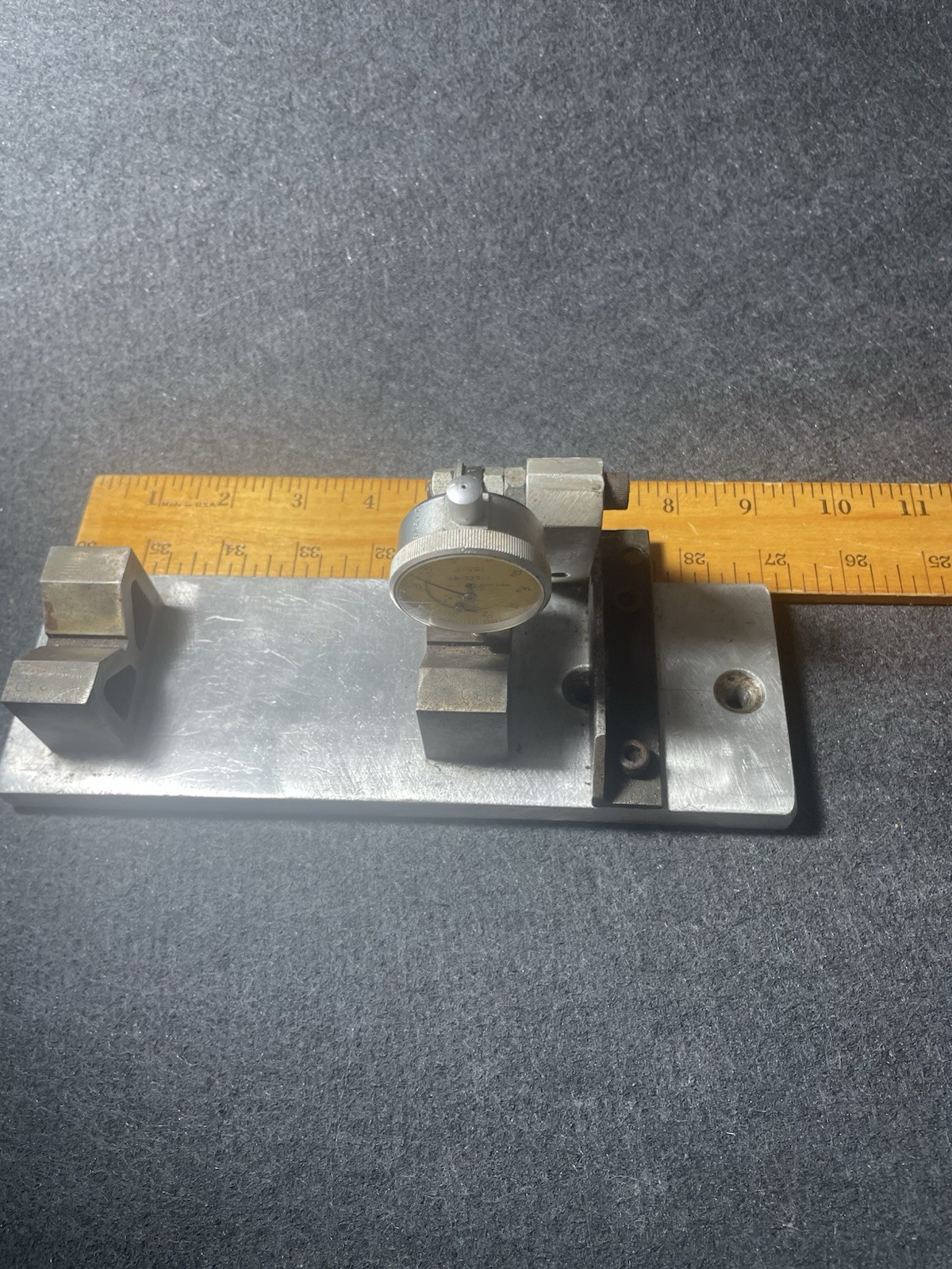 Swiss Precision Instruments SPI Dial Indicator 25-323-7 Metal base & 2 v-blocks