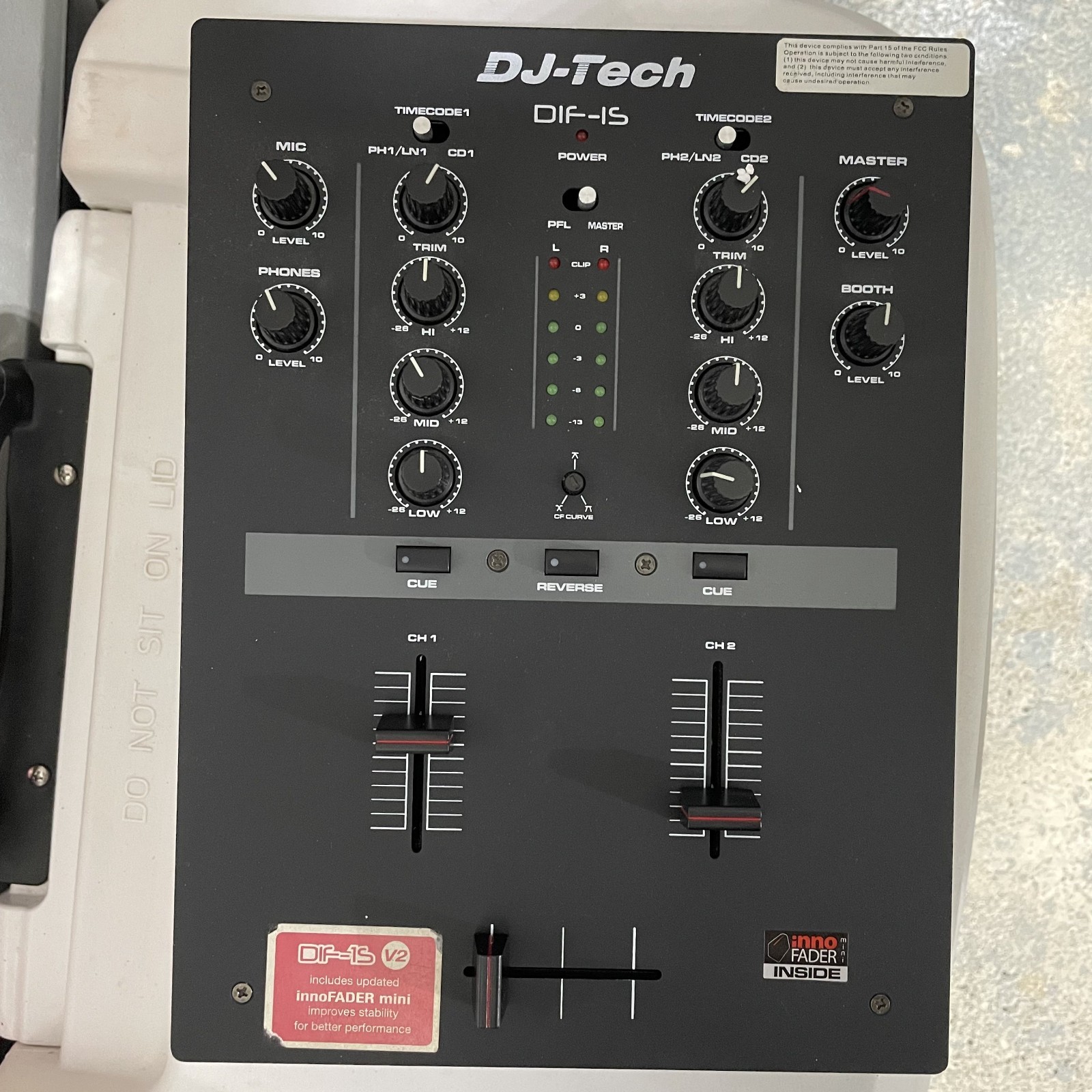 DJ-Tech DIF-1S 2-Channel Scratch Mixer With 3-Band Equalizer And InnoFADER