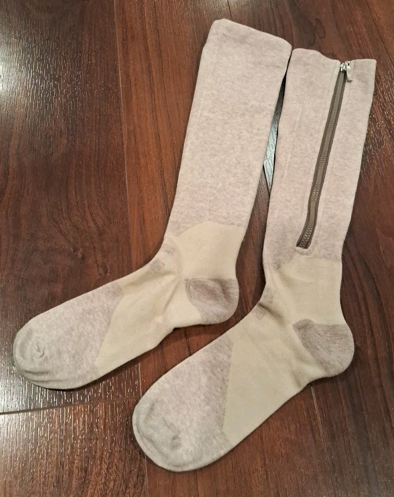 NEW (Open Pkg) Closed Toe Compression Socks Hammacher Schlemmer Easy On Medium