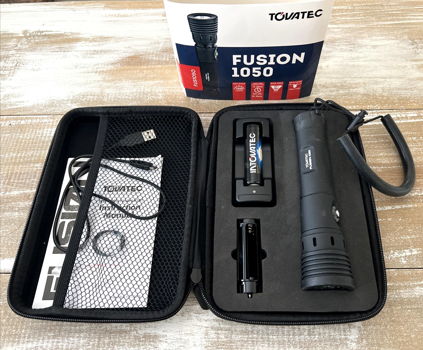 Tovatec Fusion 1050 Underwater Dive Light - Black (FUS1050)- w/ Case, Charger