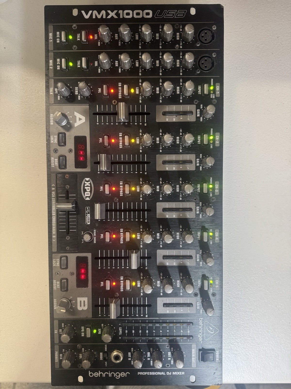 Behringer VMX1000USB 5-Channel DJ Mixer USB Audio Interface Professional