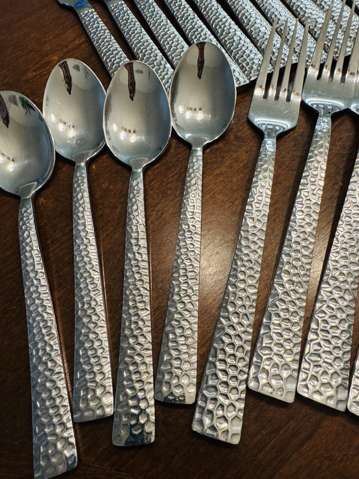 50 PCS Elyon Crown Hammered Reflective Silver Flatware Hi Quality Stainless SET