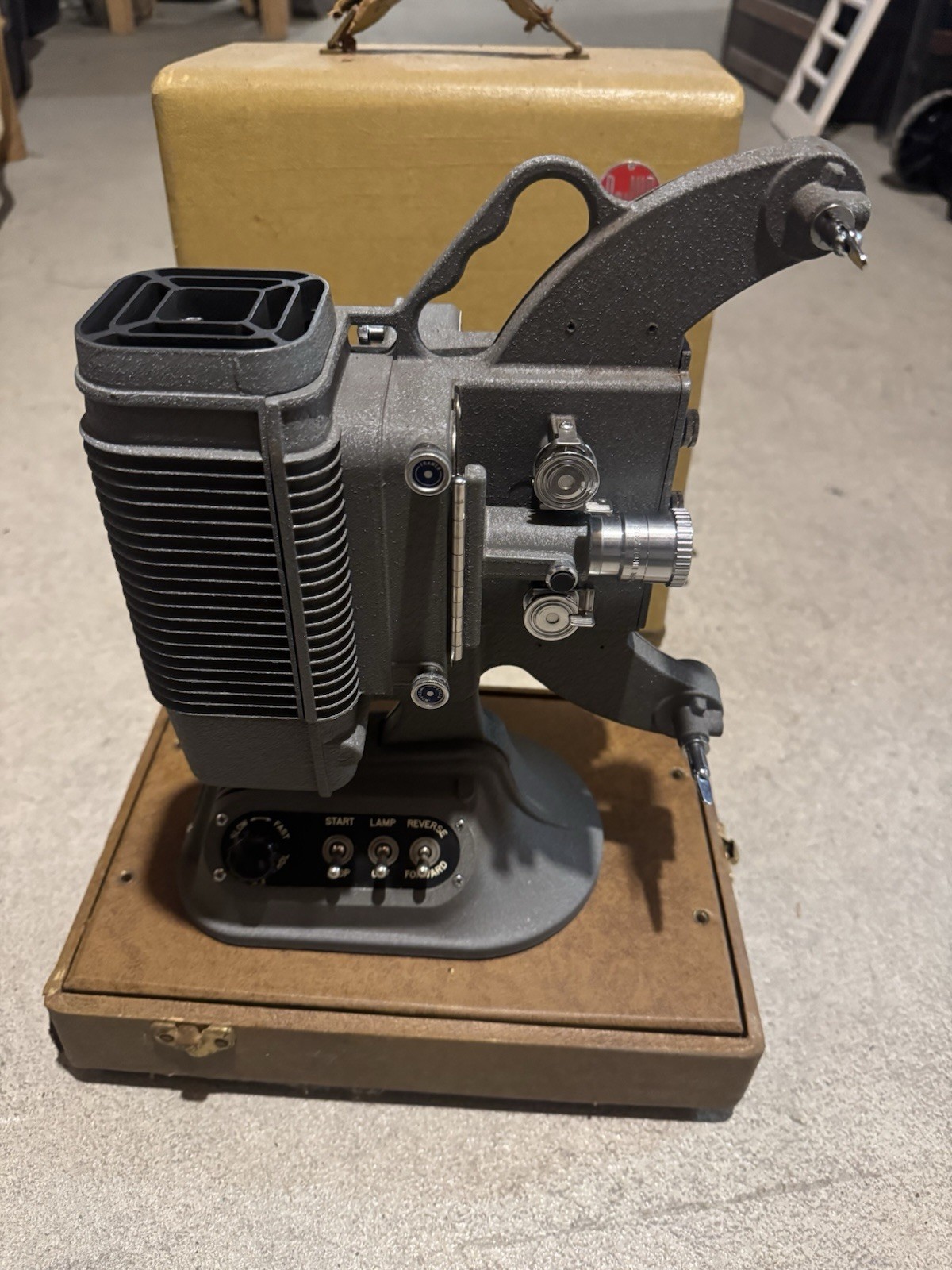 1950s DeJUR 8mm Home Movie Projector Model #750 w/Original Case ~ Film Tested