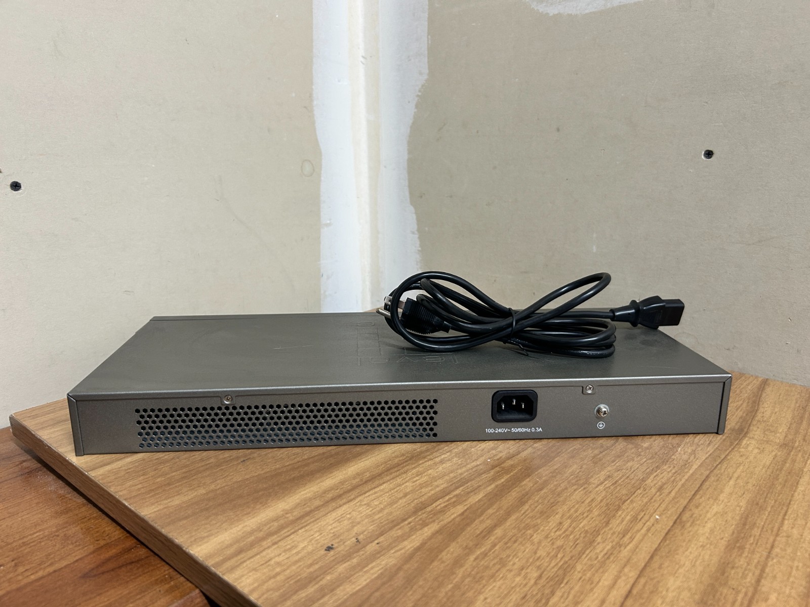 LevelOne GSW-1657 16 Port Ethernet Switch