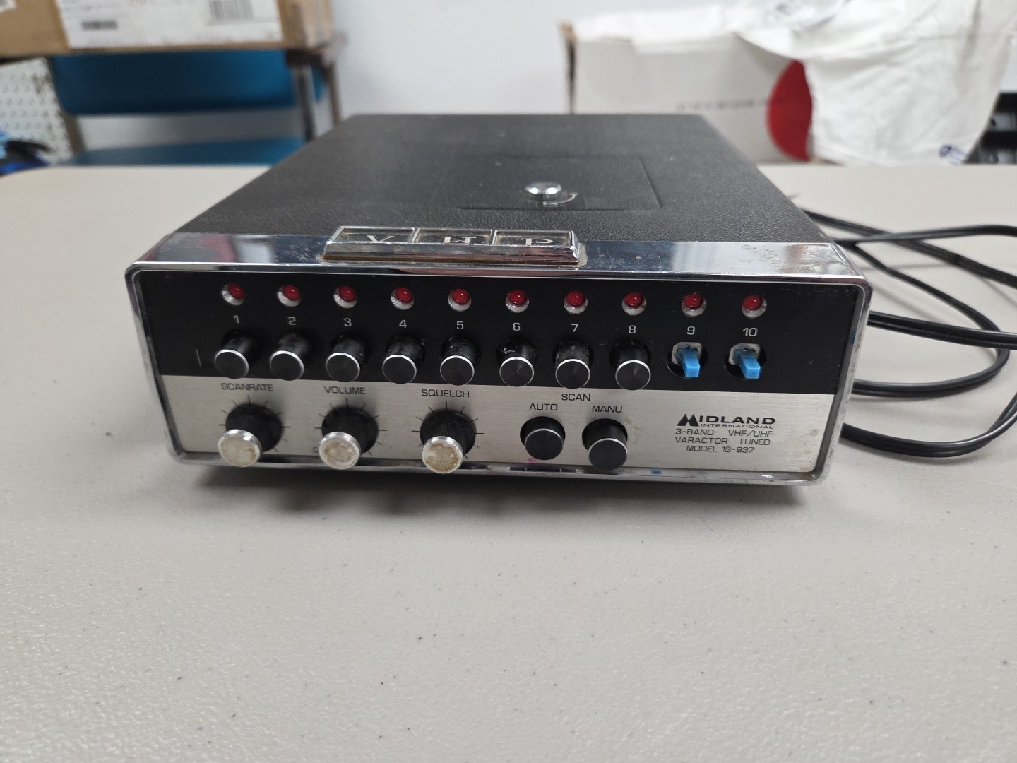 Midland 13-937 - Vintage 3-band VHF/UHF scanner radio - Powers On - For Parts