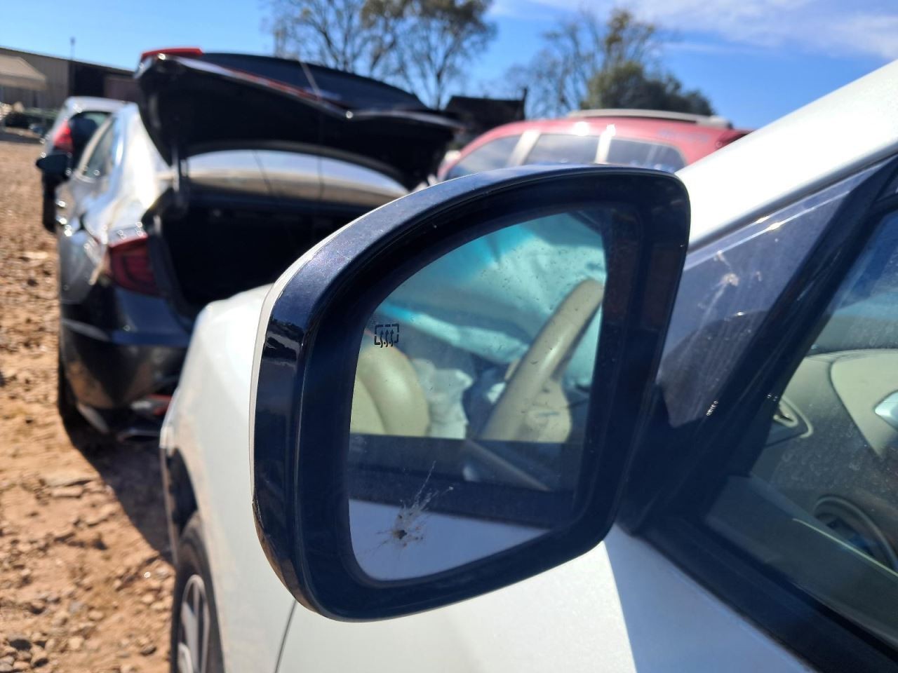 PATHFINDR 2015 Glove Box 4837613
