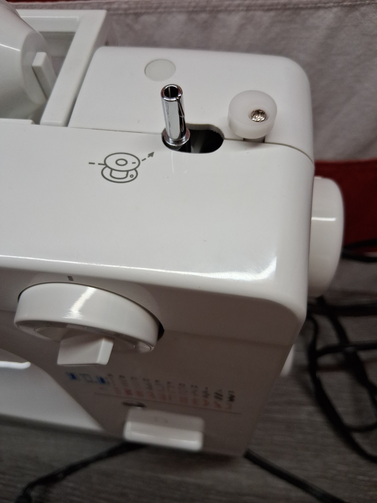 Singer Model 1120 Portable Domestic Home Sewing Machine Tested Working