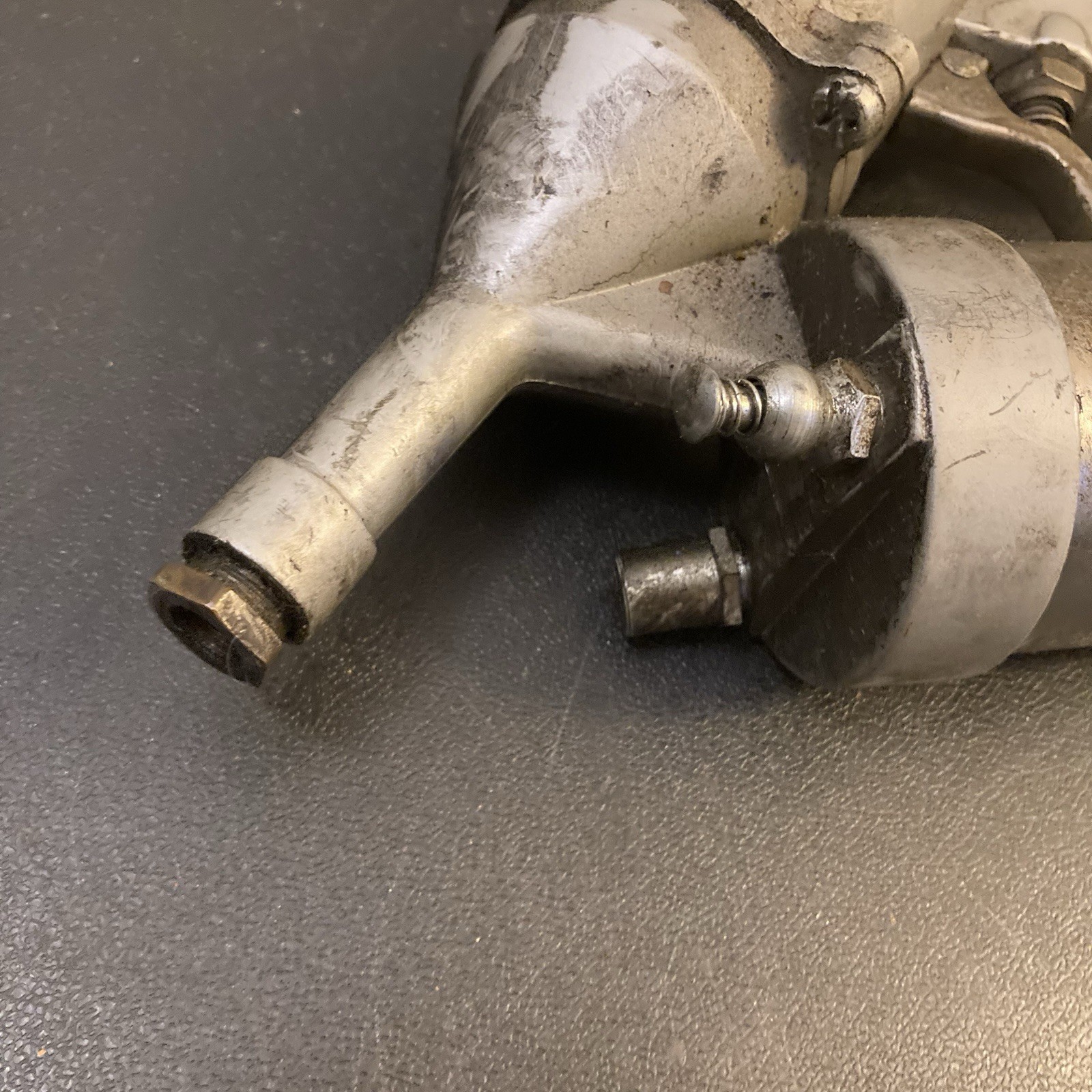 Central Pneumatic Air Grease Gun 219