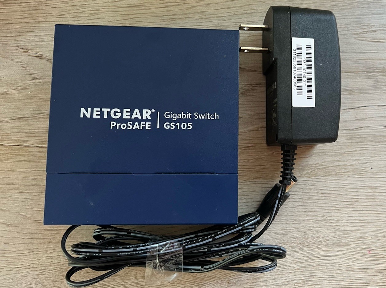 Netgear GS105 V5 Prosafe 5 Port Gigabit Switch WITH POWER ADAPTER Free Shipping