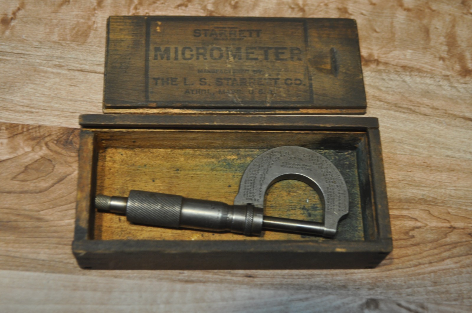 Starrett No. 230 Outside Micrometer Measuring Tool 0 - 1". w Wood Case