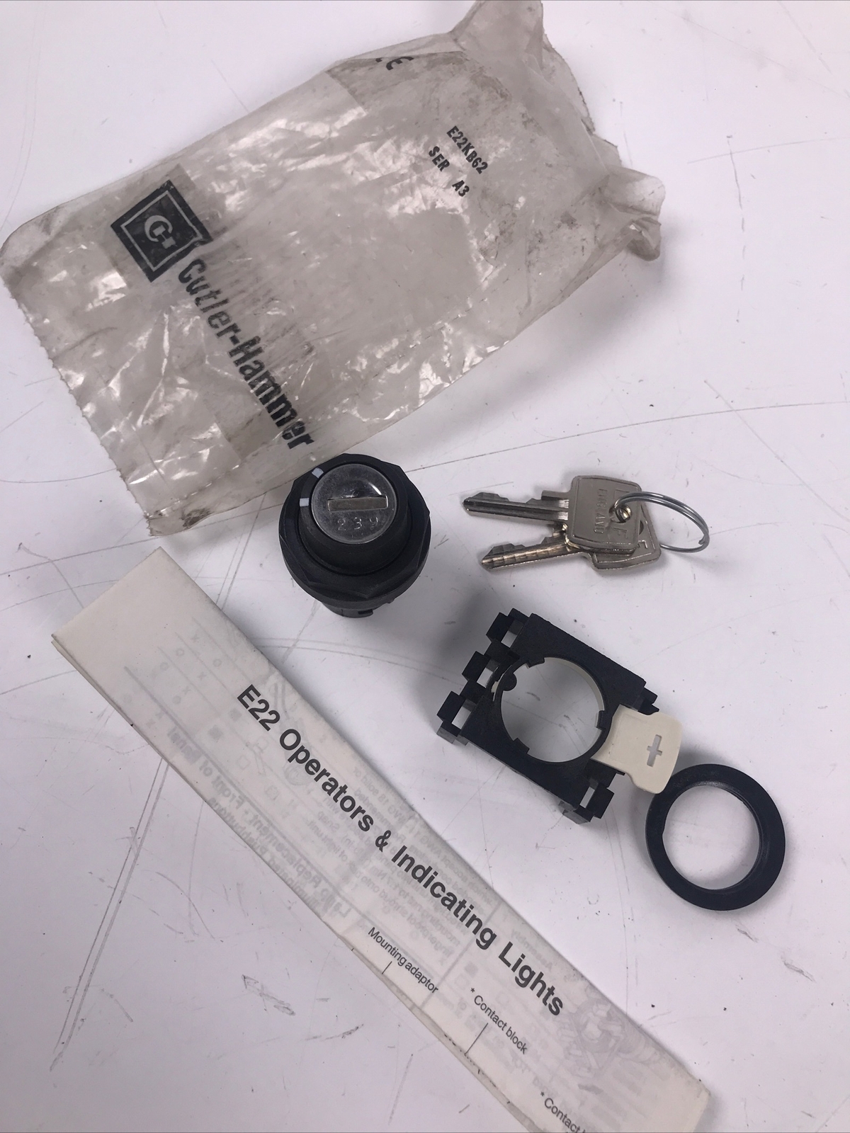 Eaton NSB E22KB62 Selector Switches Key Switch 2 Position Black New