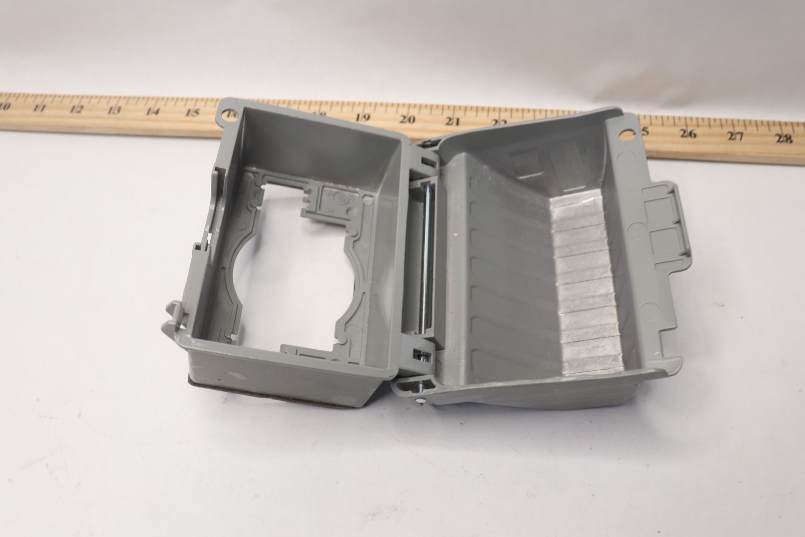 Commercial Electric Extra Duty Horizontal Metallic Weatherproof In-Use Cover