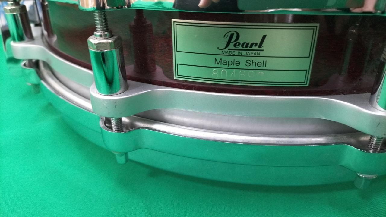 Pearl Maple Piccolo Snare Drum 14 x 3.5 Free Floating System Clean