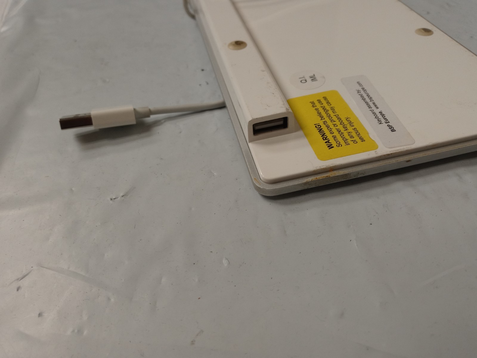 Genuine Apple A1243 Wired Mac Standard USB Keyboard w/ Numeric Keypad White