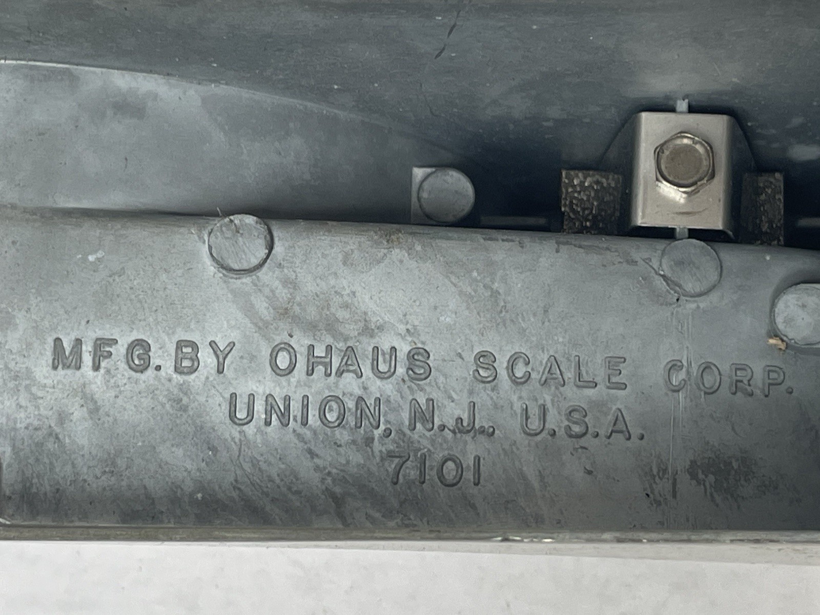 LYMAN “D5” PRECISION RELOADING POWDER SCALE - BEAM STYLE SCALE - MADE BY OHAUS